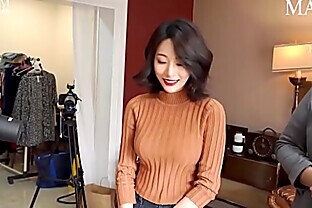 公众号【是小喵啦】韩国性感模特内衣撮影现场及花絮采访